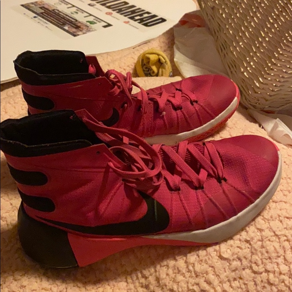 Nike hyperdunk pink